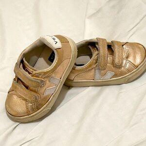 Veja Kids girls Velcro sneakers size 8